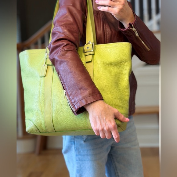 Coach Vintage 2006 Spring Green Hampton Pebbled Leather Tote - Picture 4 of 16
